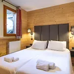 Les Balcons De & *