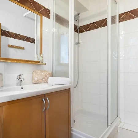 Les Balcons De & Apartment *